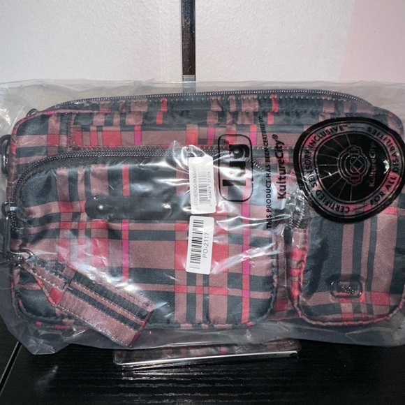 Lug Switcheroo Crossbody Bag NWT Black & Berry Plaid - Picture 2 of 6